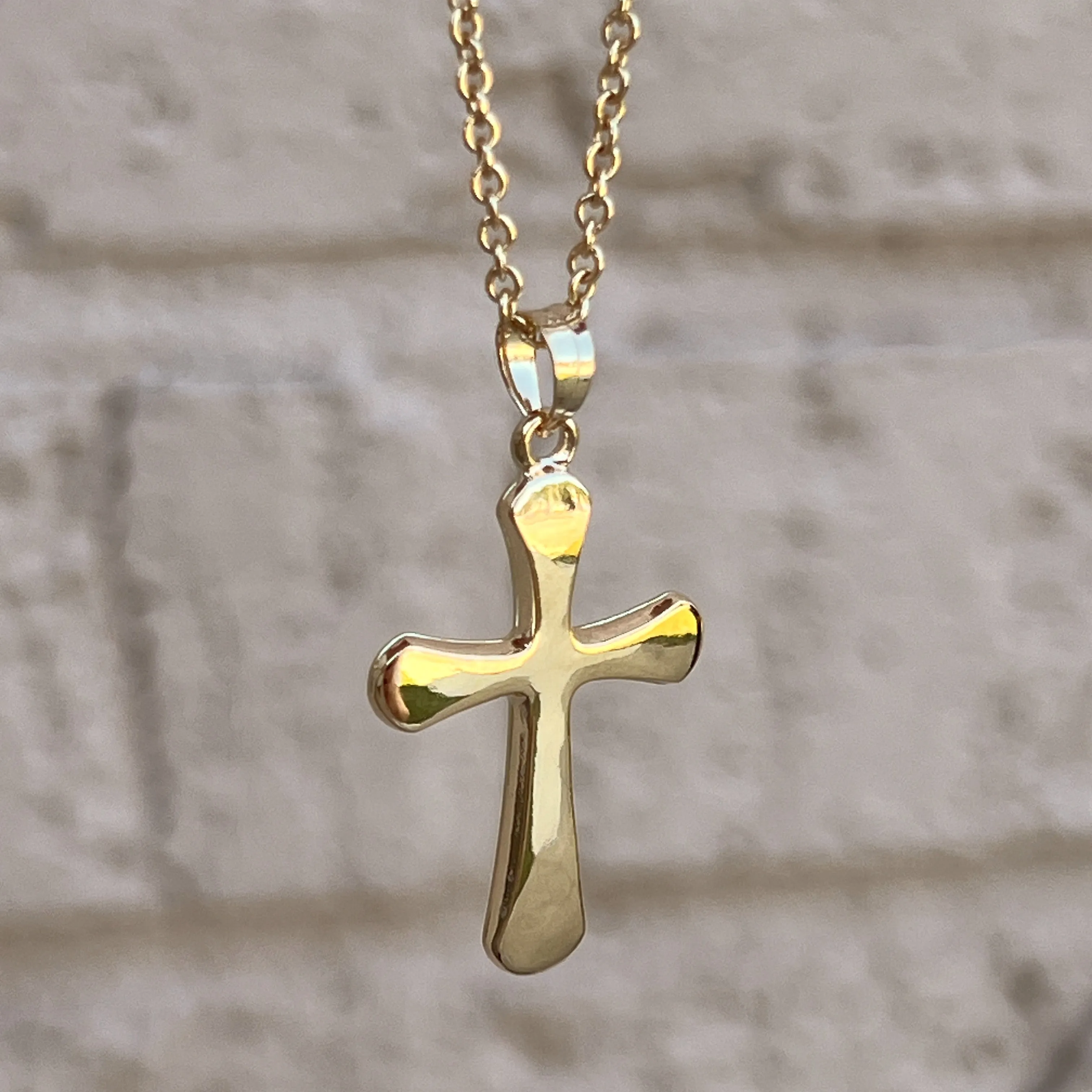 14K GOLD ROUNDED CROSS PENDANT