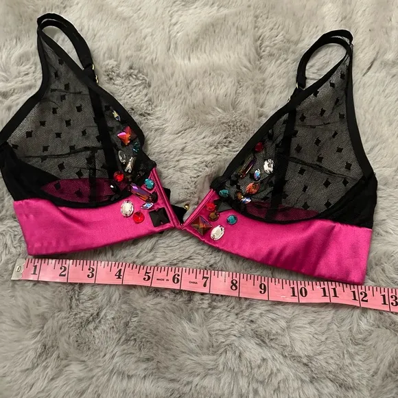 Damaris Chiacchiere Black Silk Square Pattern MeshV-Plunge Jeweled PinkSatin Bra