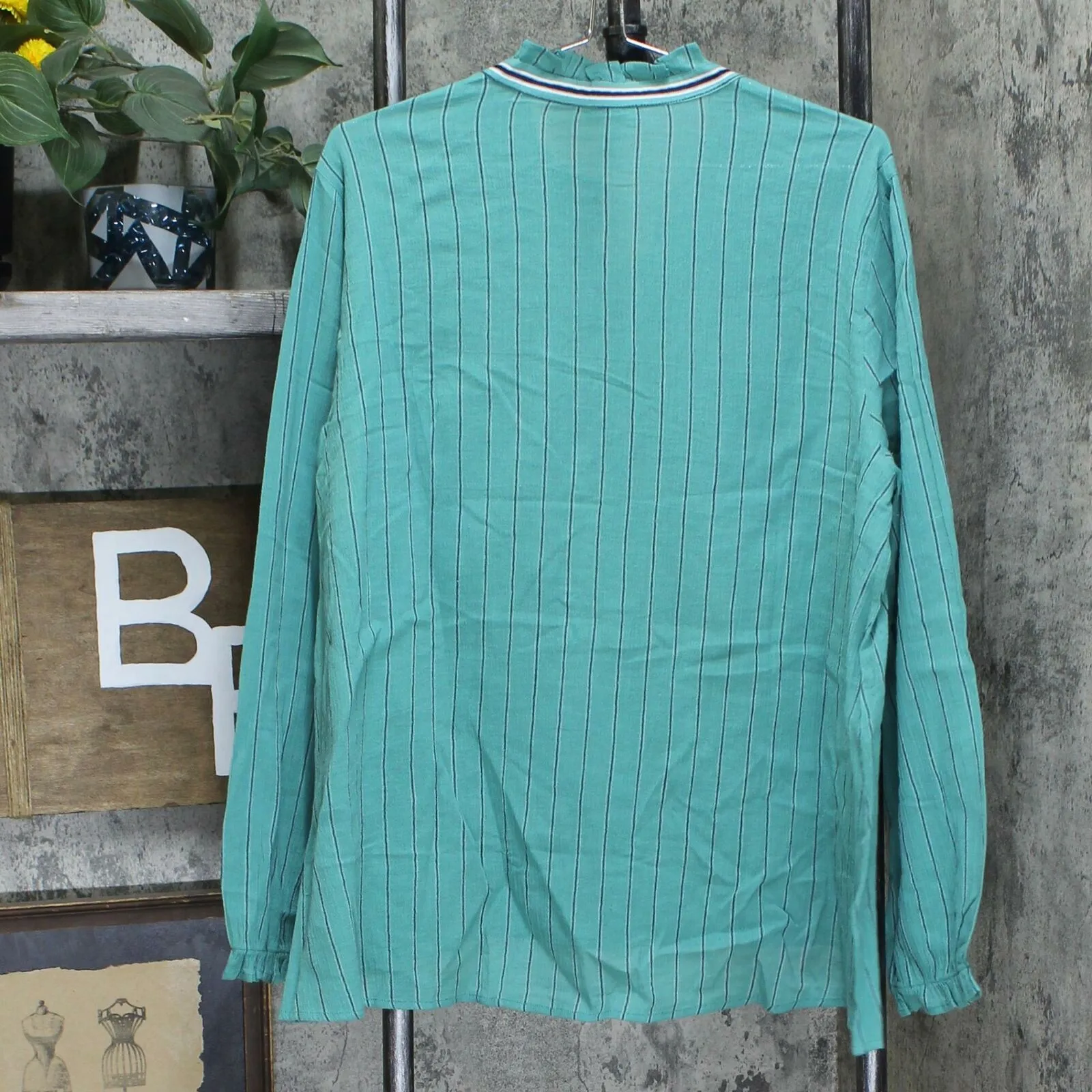LOGO by Lori Goldstein Women's Woven Gauzy Cotton Blouse With Ruffle Collar