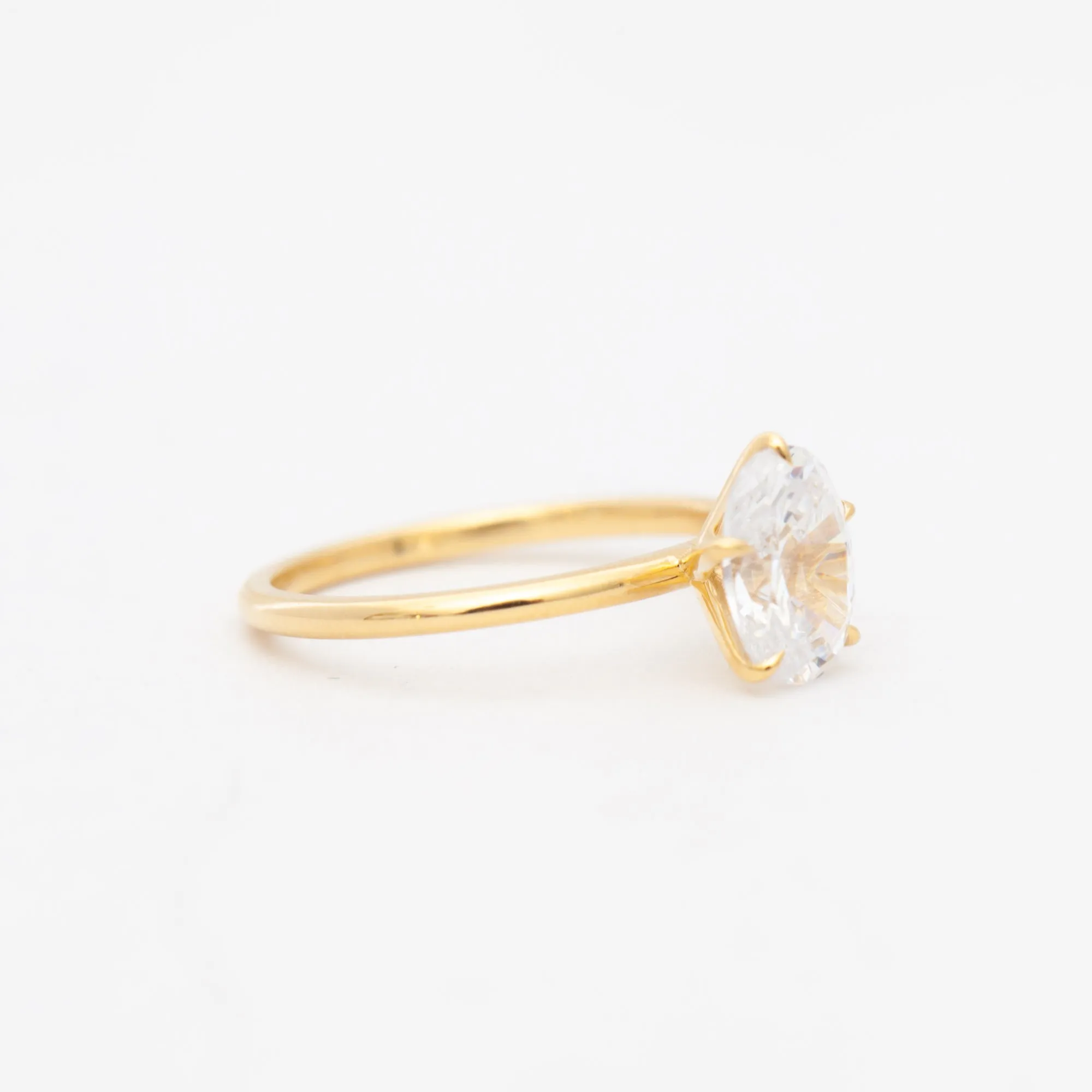 Oval Vault Five-Prong Solitaire