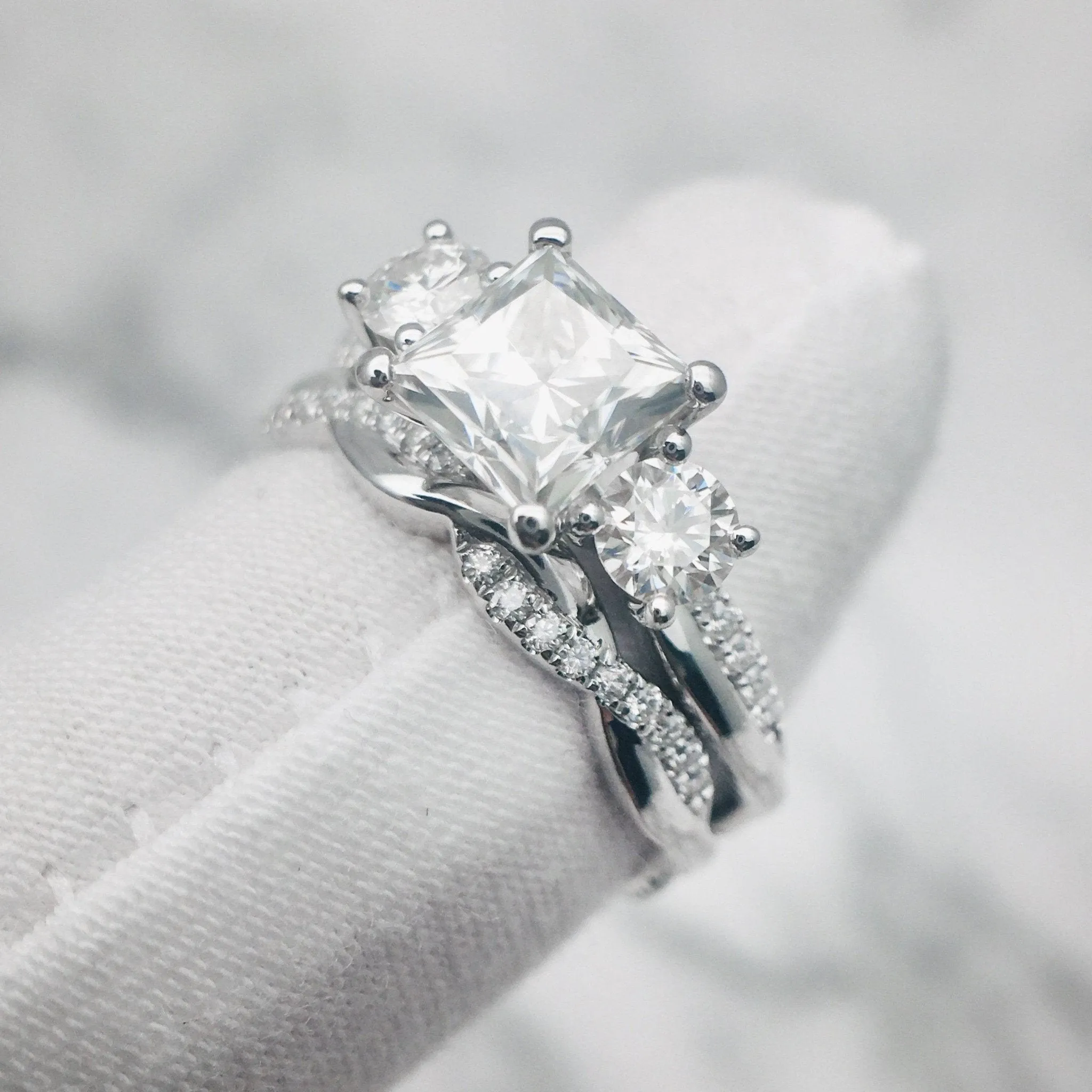 Princess Cut Diamond Twist Wedding Ring Set