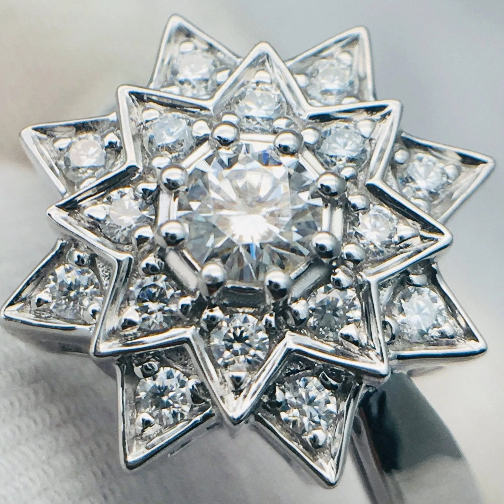Round Diamond Vintage Sunflower Design Engagement Ring