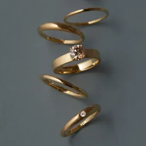 Single White Diamond Taper Band | R10502W