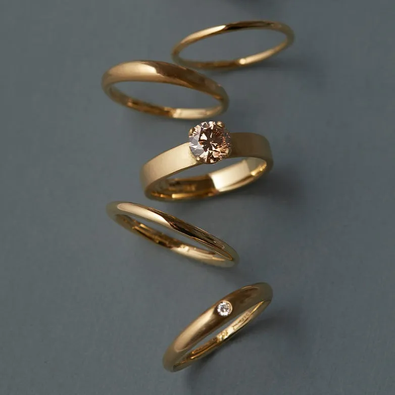 Single White Diamond Taper Band | R10502W